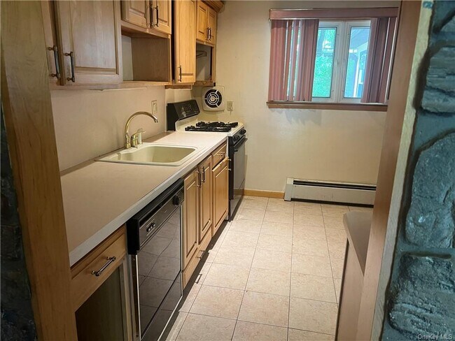 Building Photo - 548 Westfield Dr