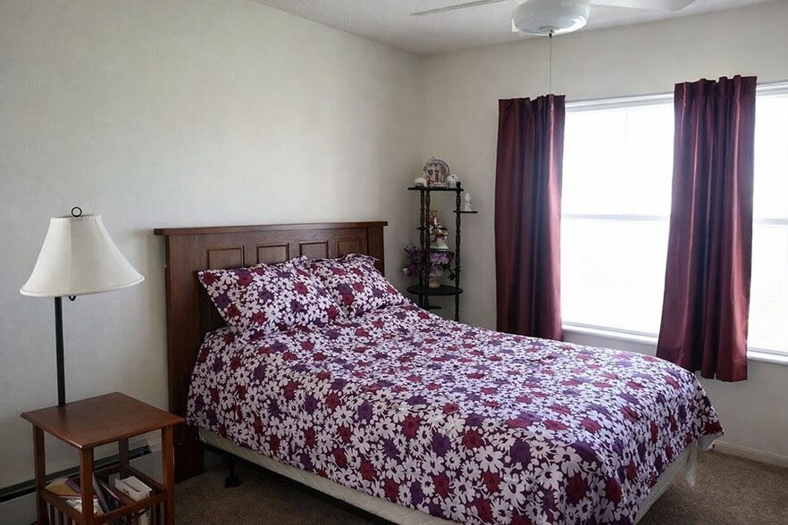 Building Photo - Summit House Apartments