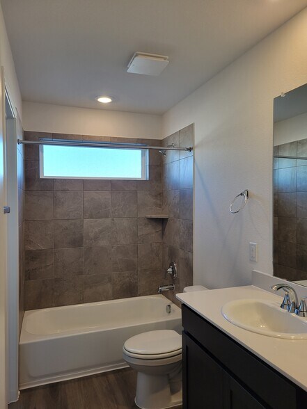 Building Photo - 1850 Settlers Glen Dr