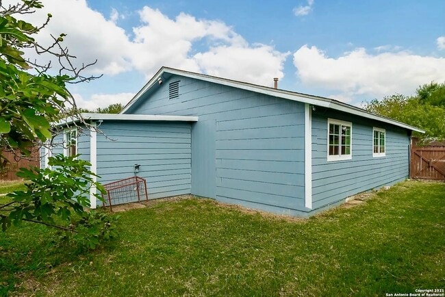 Building Photo - 9451 Hindi Dr