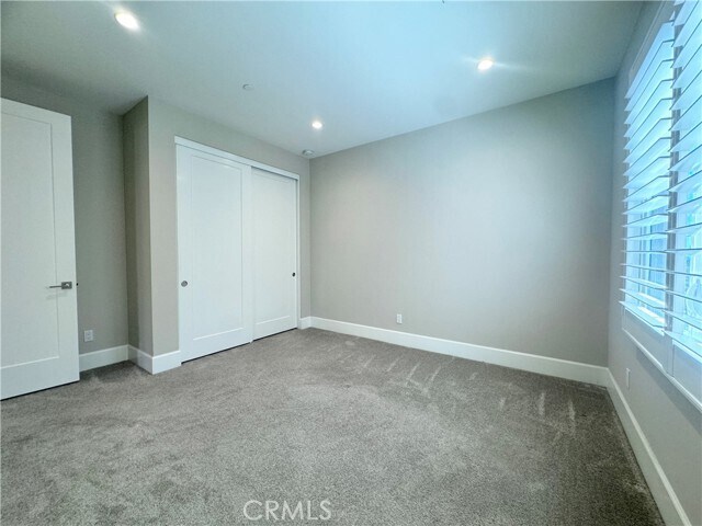 Building Photo - 110 Statura