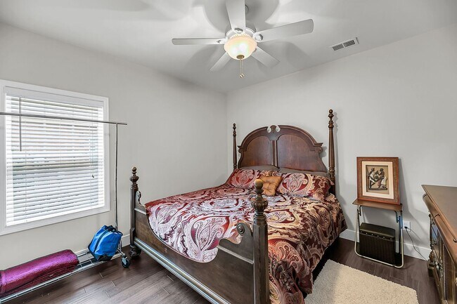Building Photo - 8725 Evangeline Dr