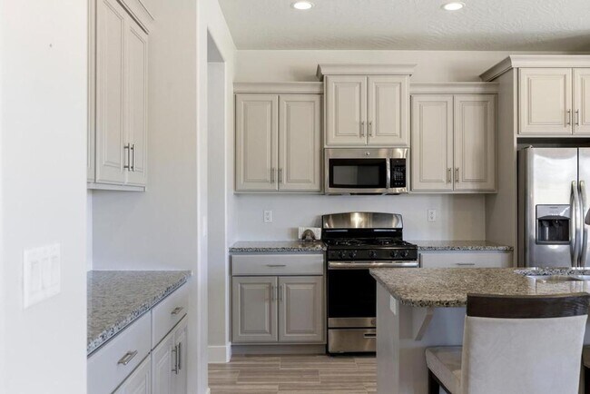 Building Photo - Brio Beauty! 3 Bedroom Home with View and RV Parking!