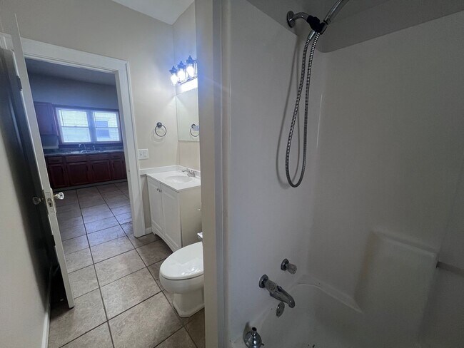 Building Photo - Three Bedroom Single Family Home on SW Side!