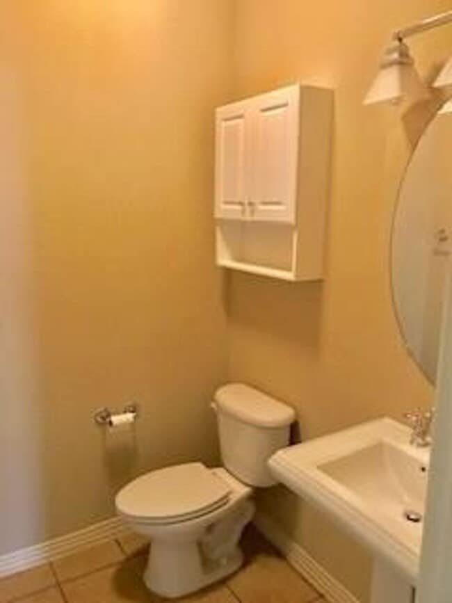 Building Photo - Cottages at Lake Creek / Freestanding One ...