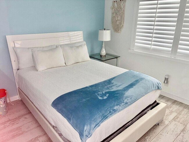 Building Photo - 420 Celestial Way