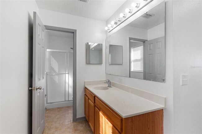 Building Photo - 125 Vista View Ave