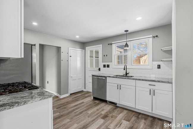 Building Photo - 33 Maple St