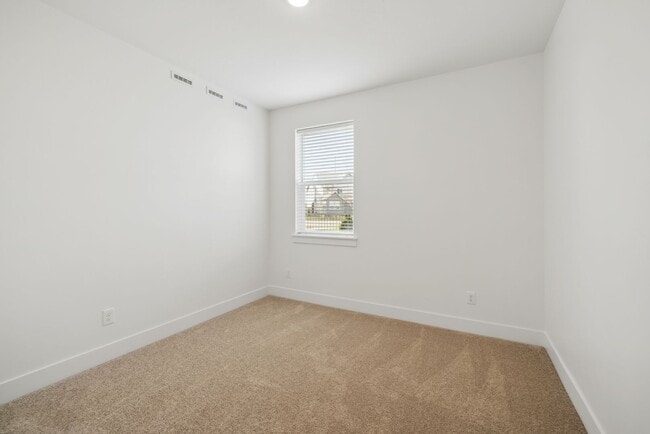 Building Photo - Move-In Ready Elegance - 4 Bedrooms! Pet Friendly!