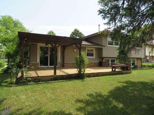 Building Photo - 932 Brantwood Ave