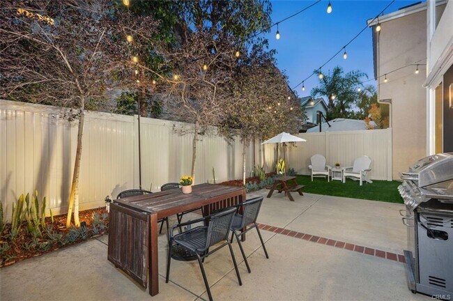 Building Photo - 3 bedroom in Gated Victoria Community!