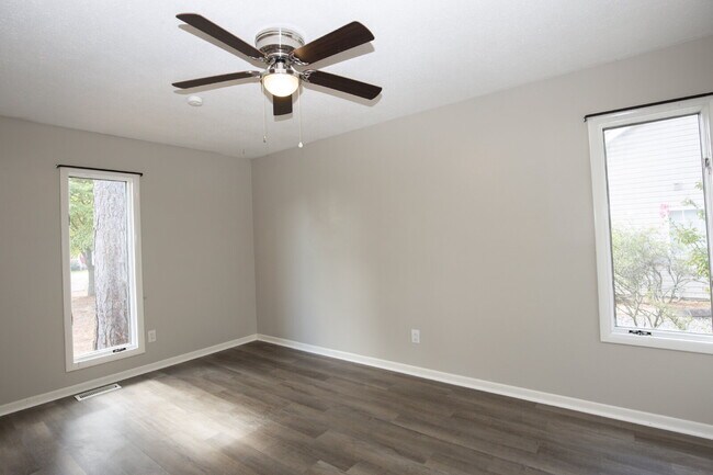 Building Photo - "Charming 3-Bedroom Retreat with Granite Touches and Cozy Fireplace on Winchester Rd!"