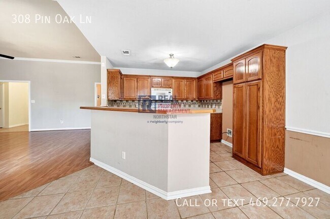 Building Photo - 308 Pin Oak Ln
