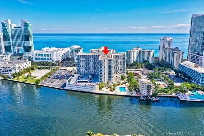 Building Photo - 3800 S Ocean Dr