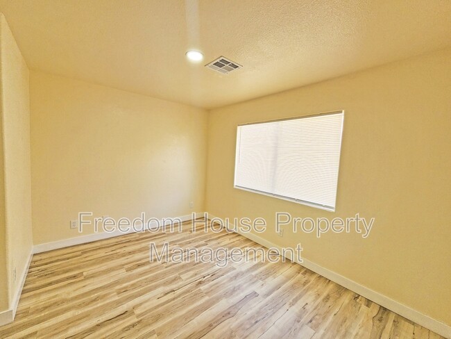 Building Photo - 411 Erin St