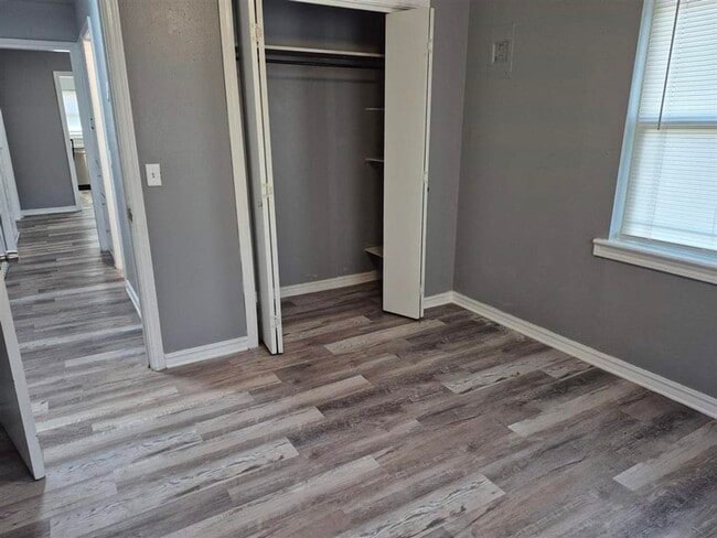 Building Photo - 2209 NW Smith Ave