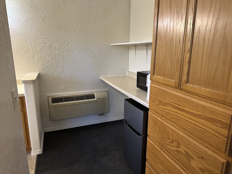 Small fridge and microwave - 120 S Columbus Ave
