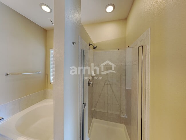 Building Photo - 9835 Kenton Cir