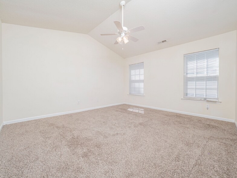 Building Photo - 4712 Silverdene St