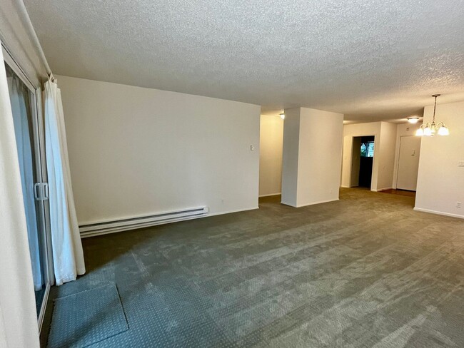 Building Photo - Available Now, Spacious One Level Bainbrid...