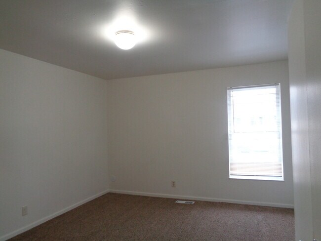 Building Photo - 3406 Kenbrooke Ct