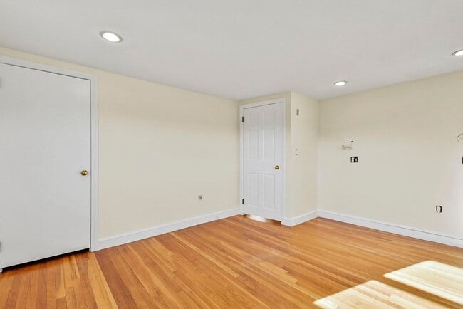 Building Photo - 72 Cambridge Rd