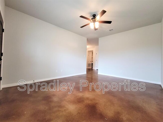 Building Photo - 208 Sparrow Cove