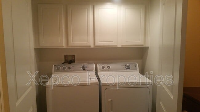 Building Photo - 230 Paseo Bravo