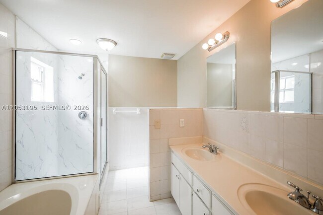 Building Photo - 621 SW 176th Ave