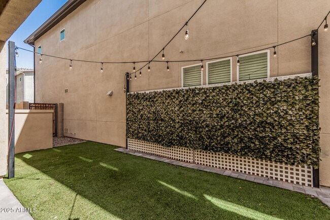 Building Photo - 7138 W Kent Dr