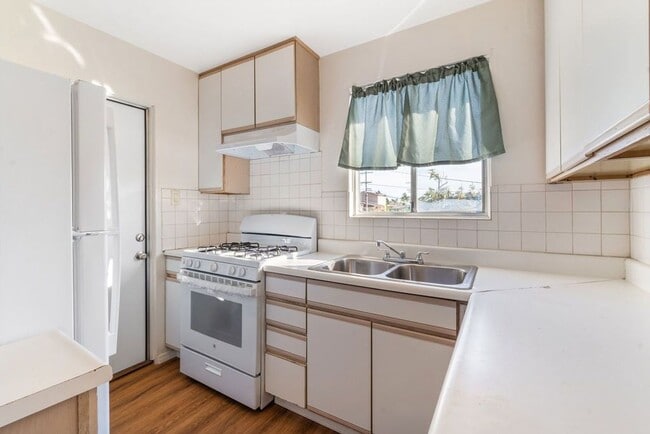 Building Photo - San Diego Linda Vista /Clairemont Area May  FREE  Modern 2-Bed/1-Bath Home with Laundry, Yard, an...