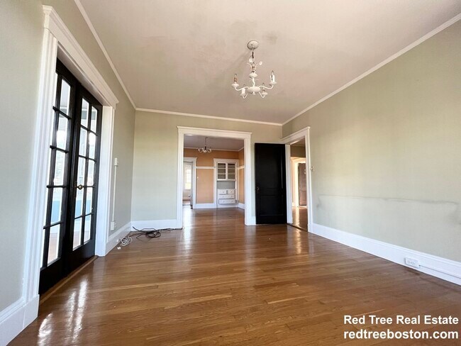 Building Photo - 10 Perkins St