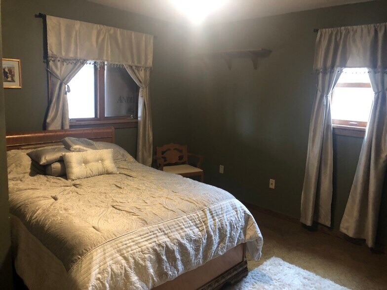 Mainfloor Bedroom - 23260 Bridgestone Rd NW