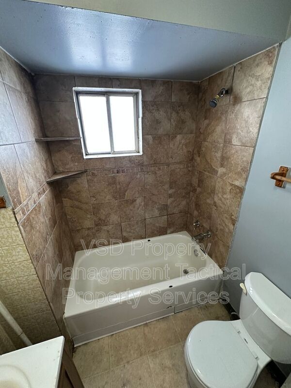 Building Photo - 3651 E 55th St