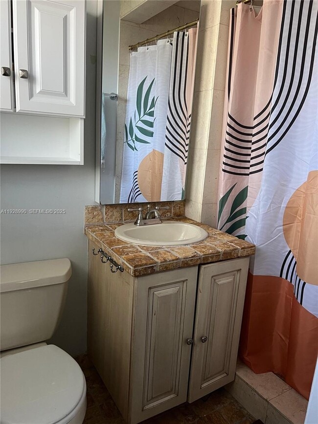 Building Photo - 1040 Lyons Park Dr