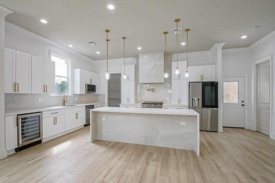 Kitchen 1 - 2416 Prentiss Ave