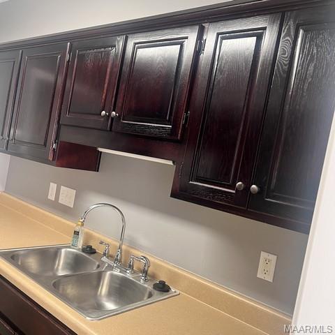 Building Photo - 932 Eastern Oaks Dr