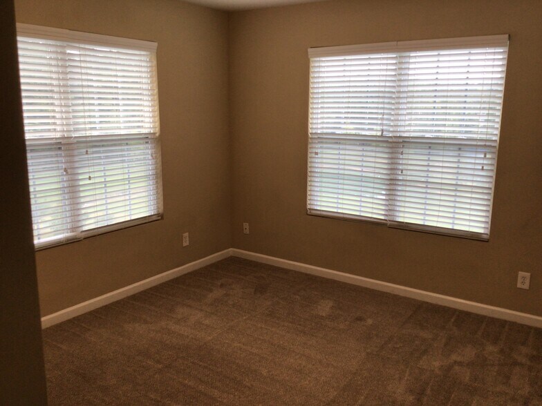 Building Photo - 555 Rockbridge Dr