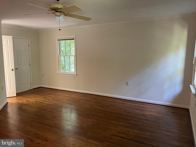 Building Photo - 10101 Alsace Ct