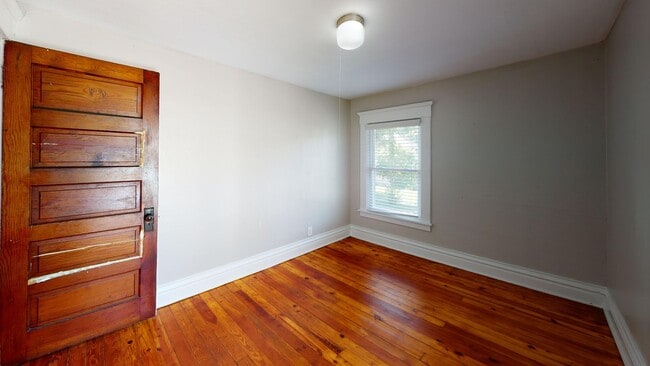 Building Photo - 127 Shepard St