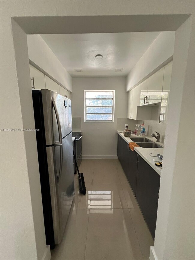 Building Photo - 1 bedroom in Miami FL 33147