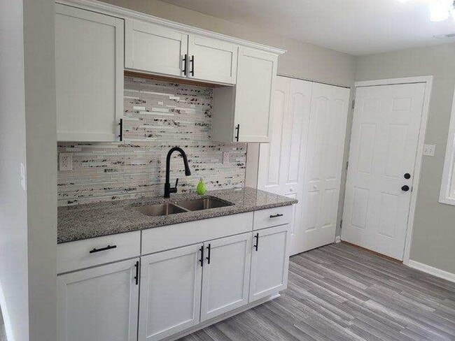 Building Photo - New Rehabbed home close to the train and t...
