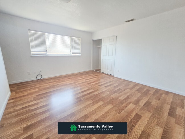 Building Photo - 8440 Sierra Sunset Dr