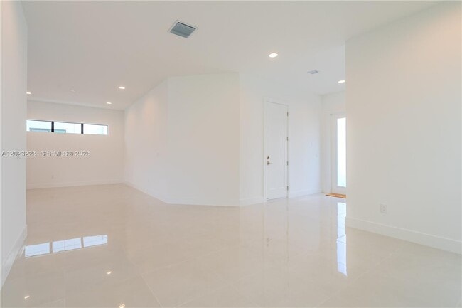 Building Photo - 1427 SW 23rd St