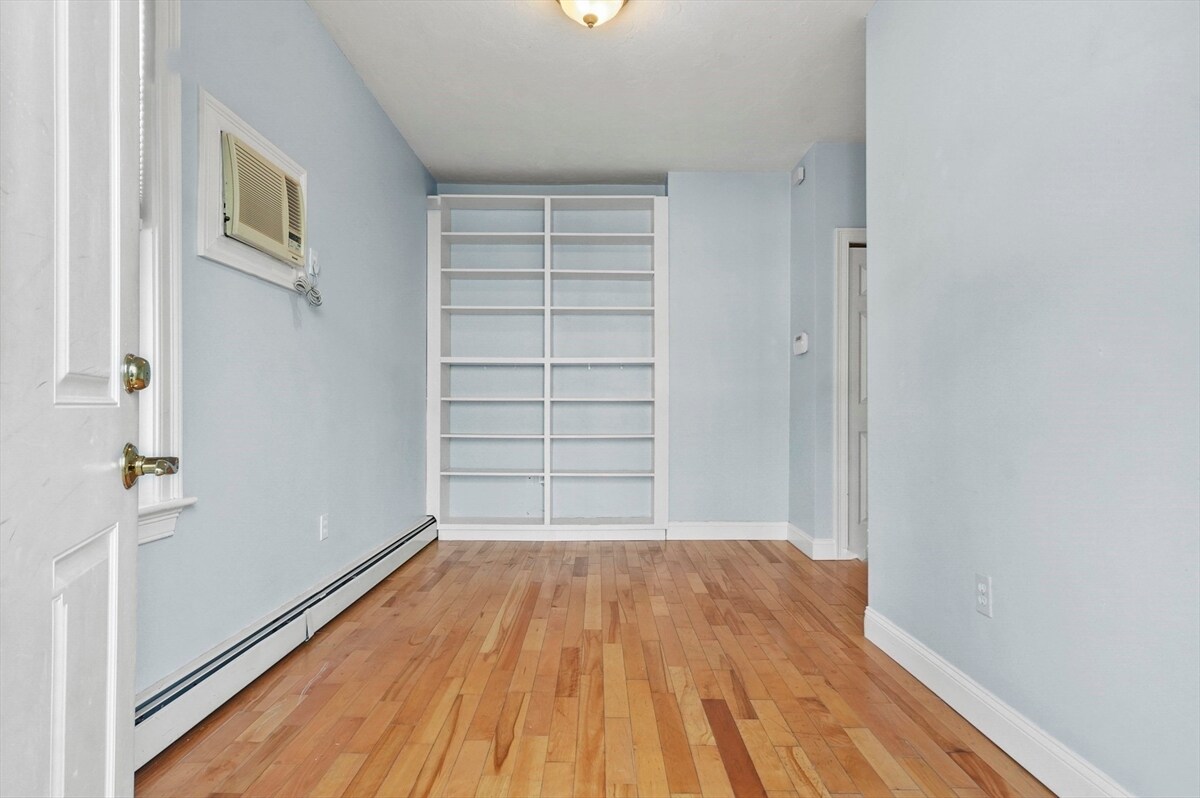 Bonus room (2nd floor) - 28 Robbins St