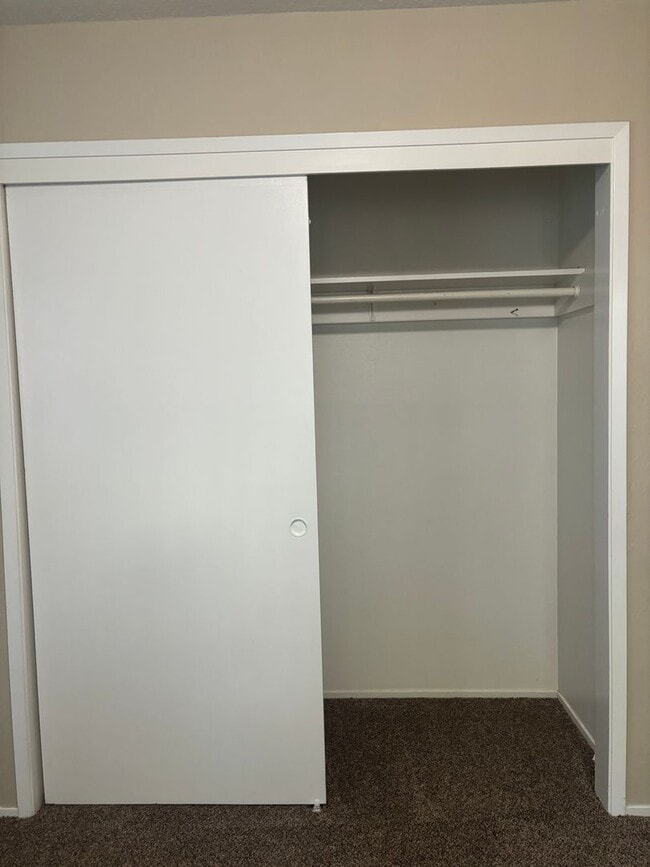 Building Photo - NICE QUAINT APARTMENT IN COLFAX!!