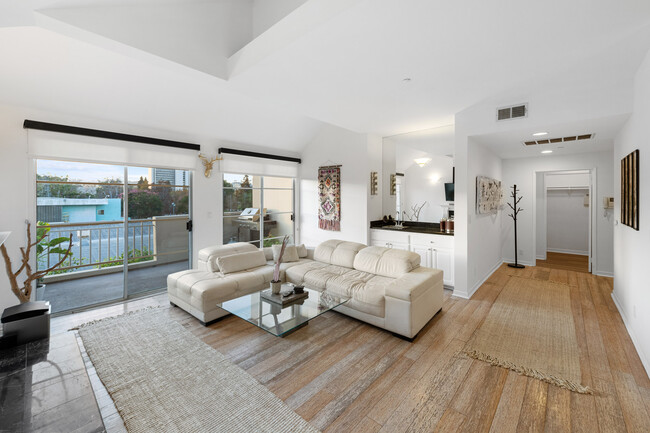 Living Room - 1401 S Bentley Ave