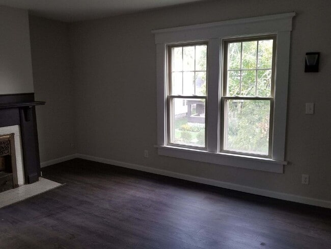 Building Photo - 158 E Northwood Ave