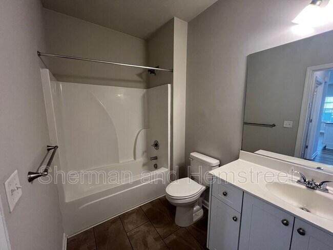 Building Photo - 734 Tarvin Cir