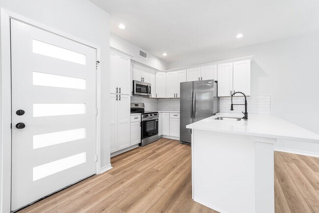 Building Photo - 783 Fortune St